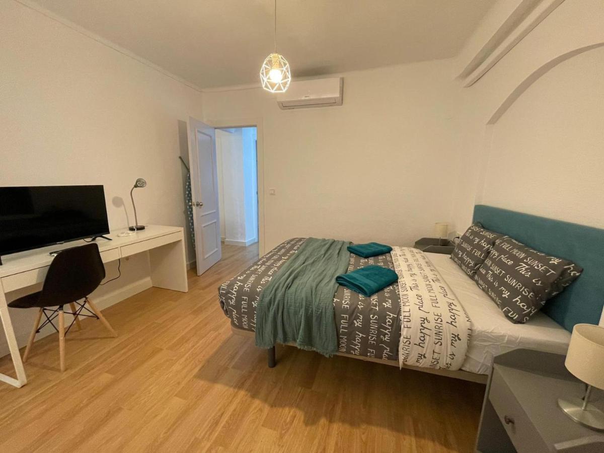 Holidays2Malaga 2 Bedroom Armengual De La Mota Close Shopping Center Luaran gambar