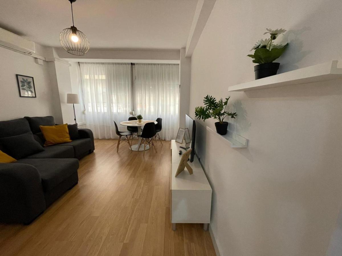 Holidays2Malaga 2 Bedroom Armengual De La Mota Close Shopping Center Luaran gambar