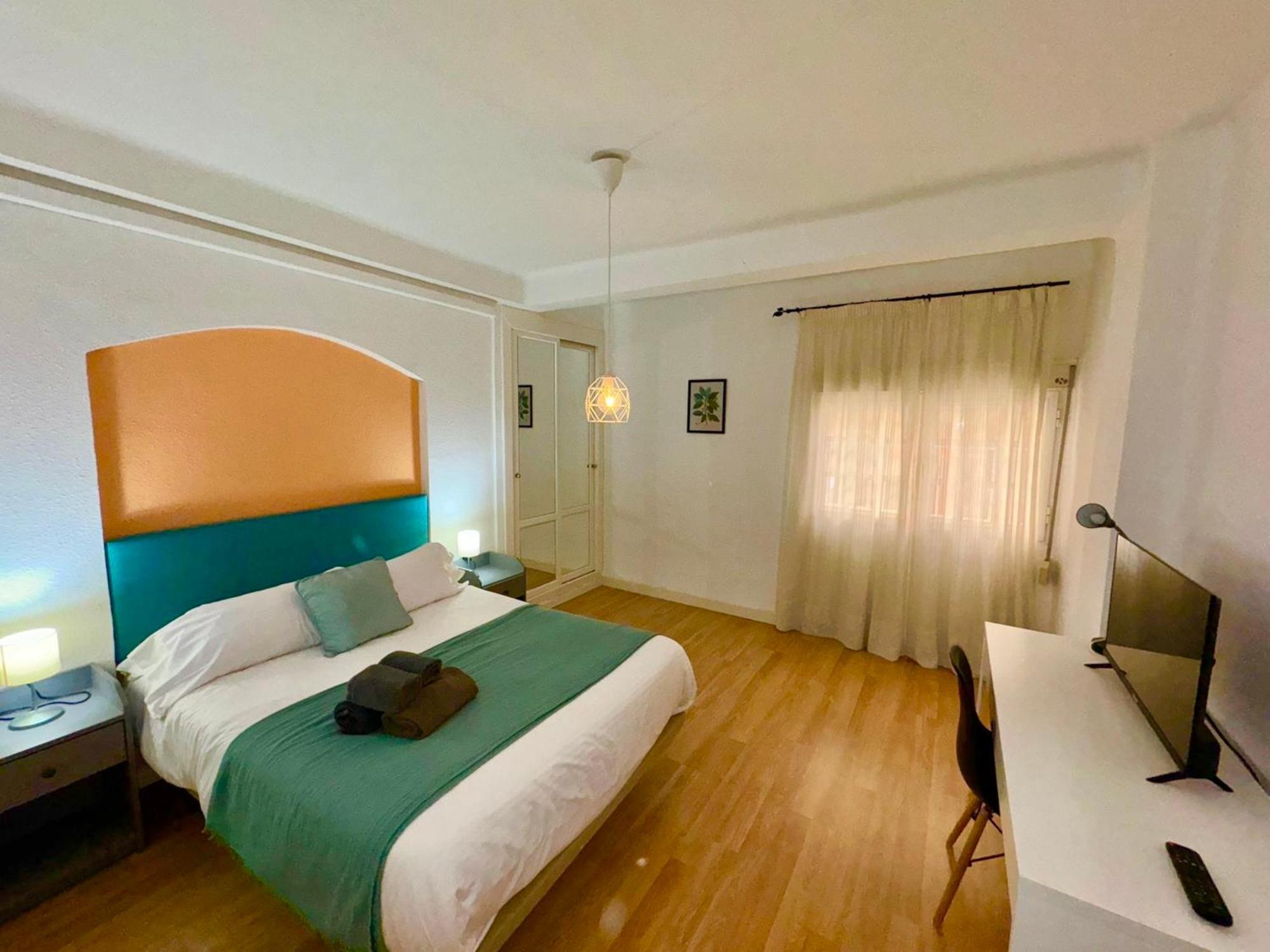 Holidays2Malaga 2 Bedroom Armengual De La Mota Close Shopping Center Luaran gambar